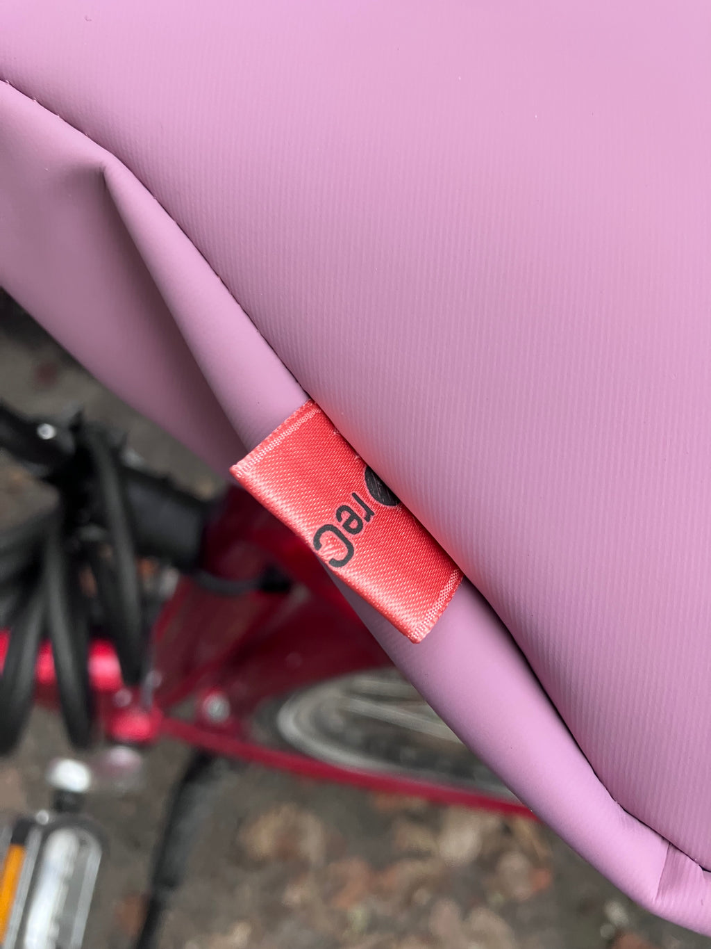The Bike Seat Cover · pink/purple